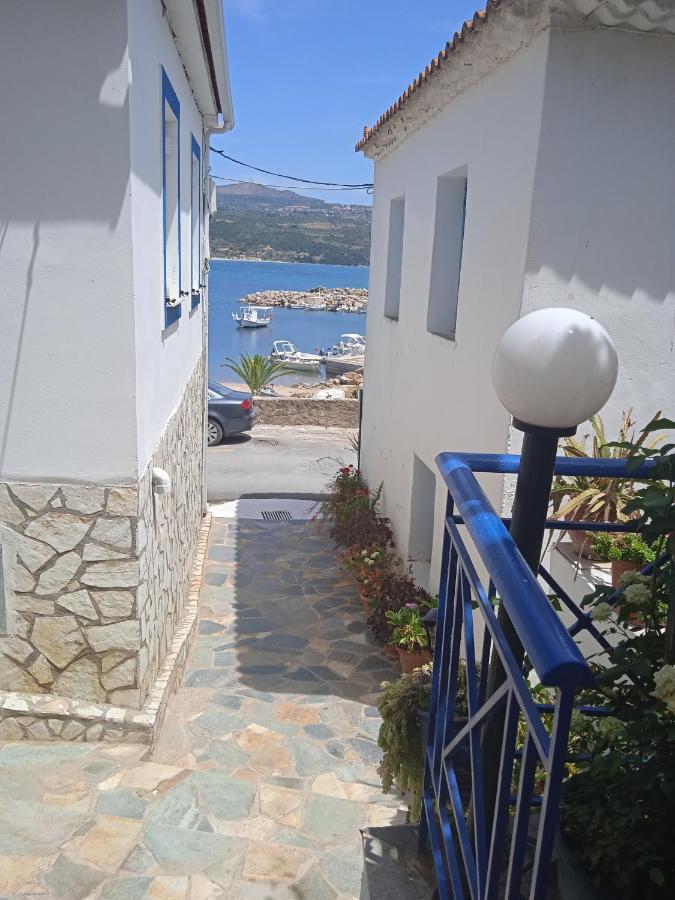 To Limanaki Apartment Finikounta Exterior photo